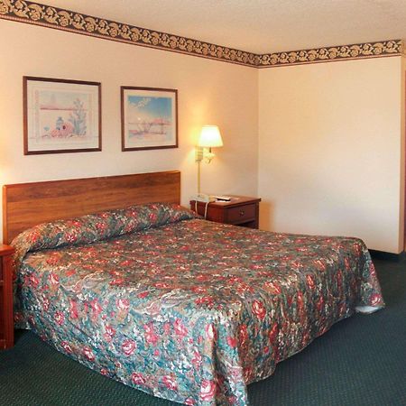 Rodeway Inn Greenwood Bilik gambar