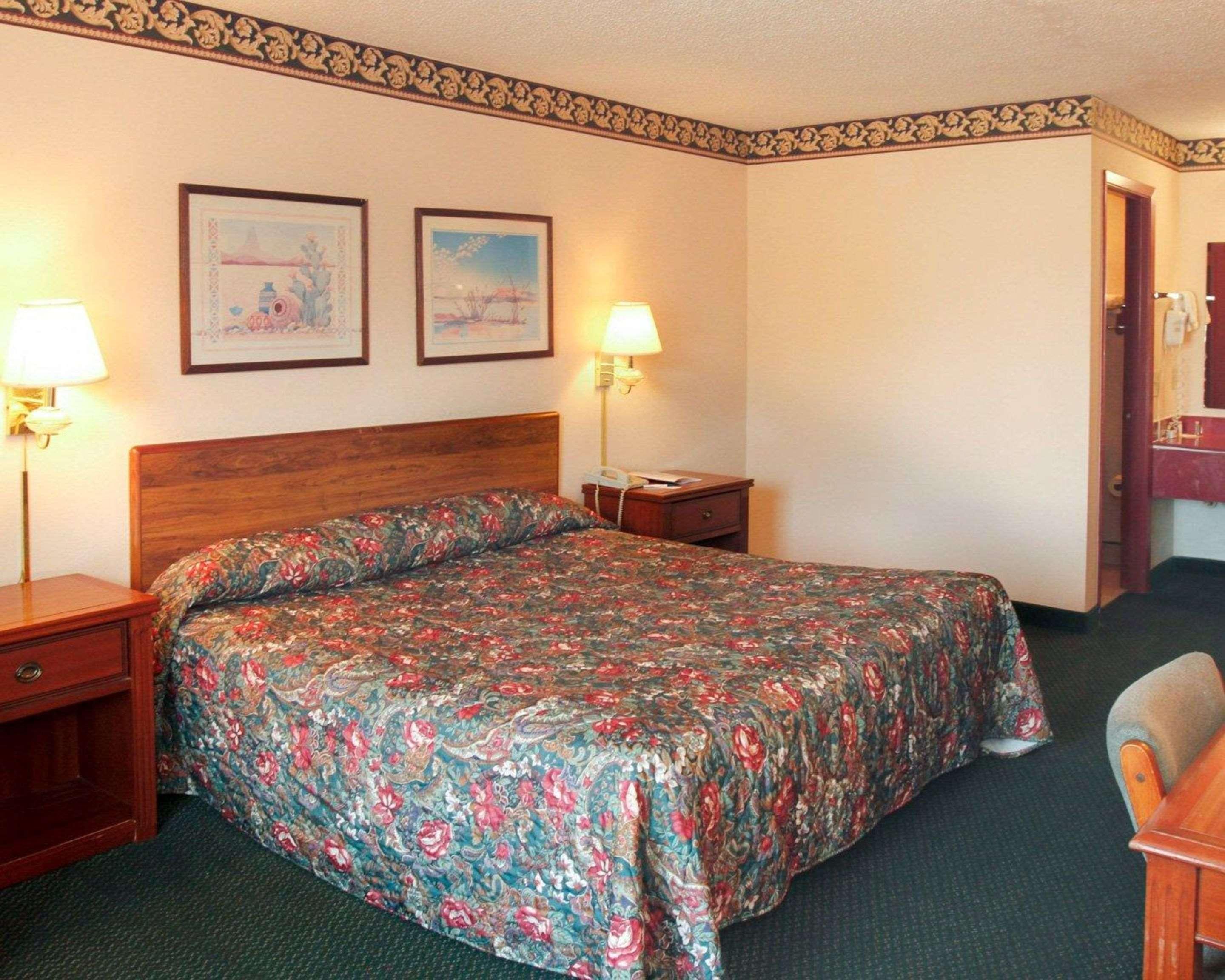 Rodeway Inn Greenwood Bilik gambar
