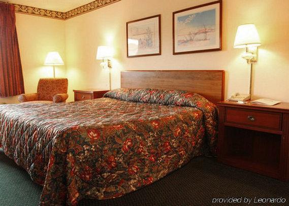 Rodeway Inn Greenwood Bilik gambar